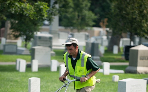 Volunteers work during the National Association of Landscape Professionals’ 19th annual Renewal and Remembrance at Arlington National Cemetery