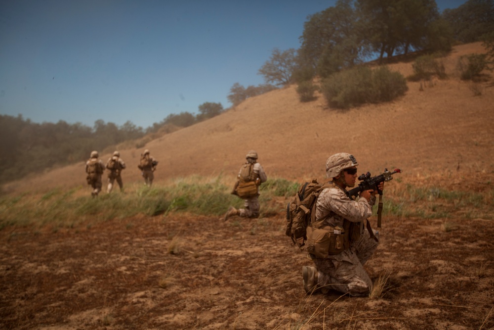 Marines train for deployment in desert