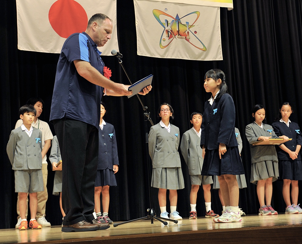 18th MSG leader invited as a special judgement for Kadena Town English Contest