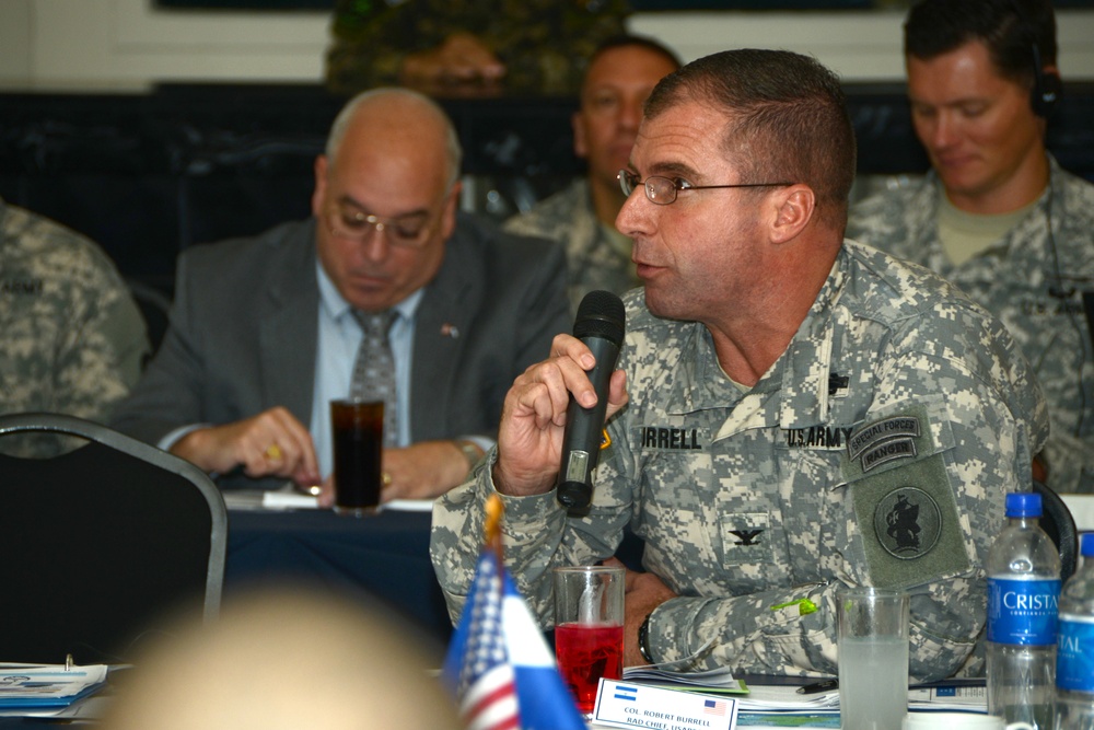2015 El Salvador staff talks