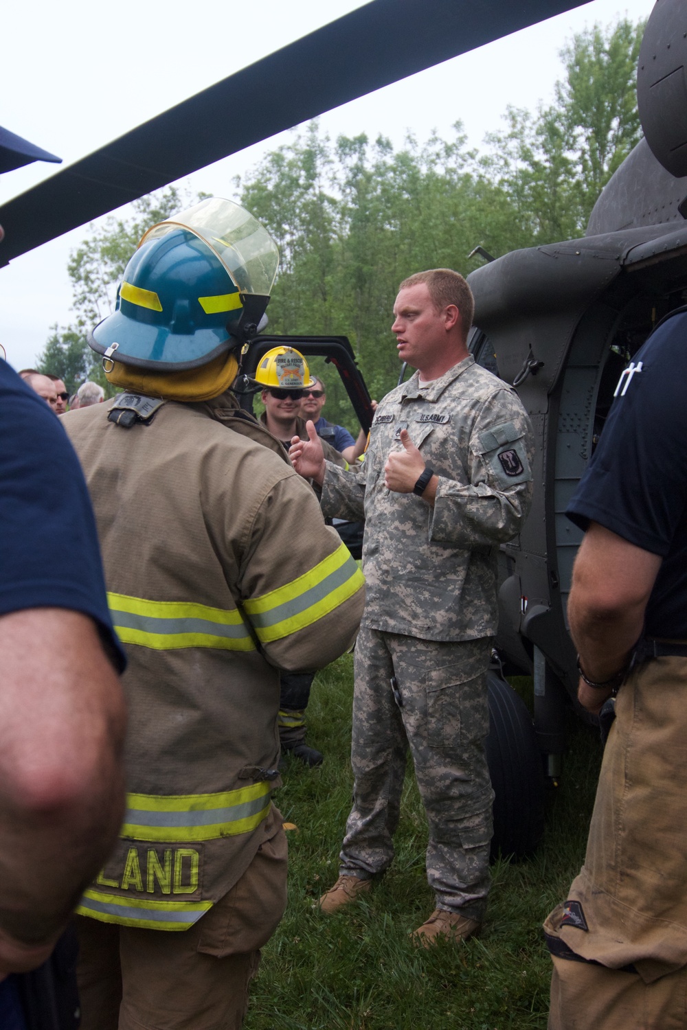 New York Army National Guard aviators train with volunteer fire departments