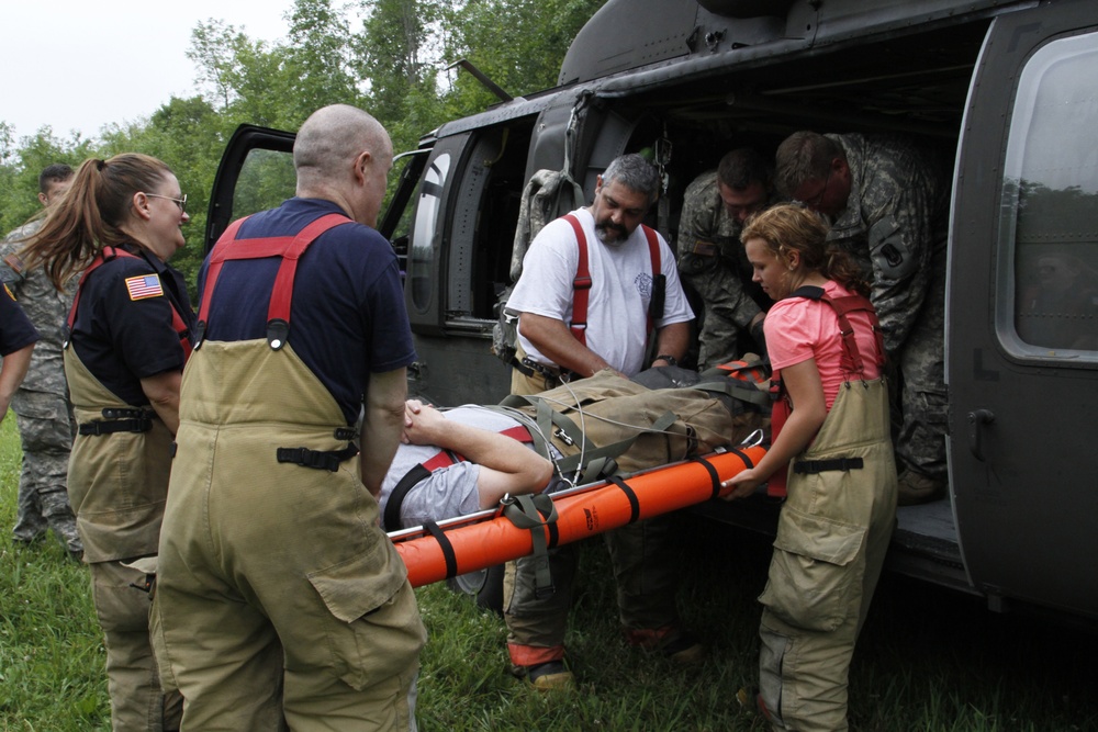 New York Army National Guard aviators train with volunteer firefighters