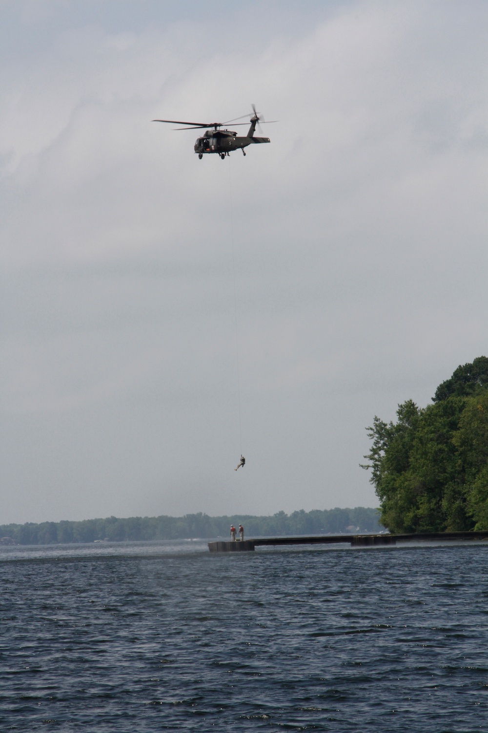 New York Army National Guard aviators train with local firefighters