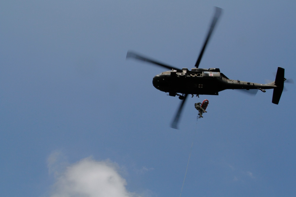 New York Army National Guard aviators train with local firefighters