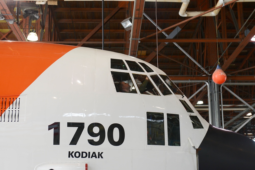 Air Station Kodiak, Alaska, C-130 crew delivers supplies to Forward Operating Location Deadhorse