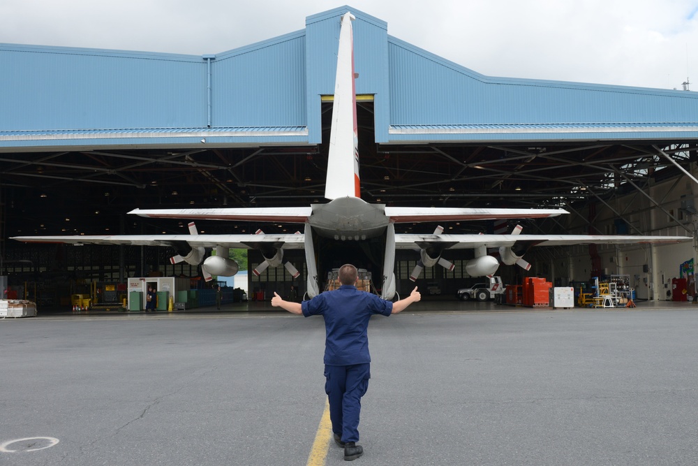Air Station Kodiak, Alaska, C-130 crew delivers supplies to Forward Operating Location Deadhorse