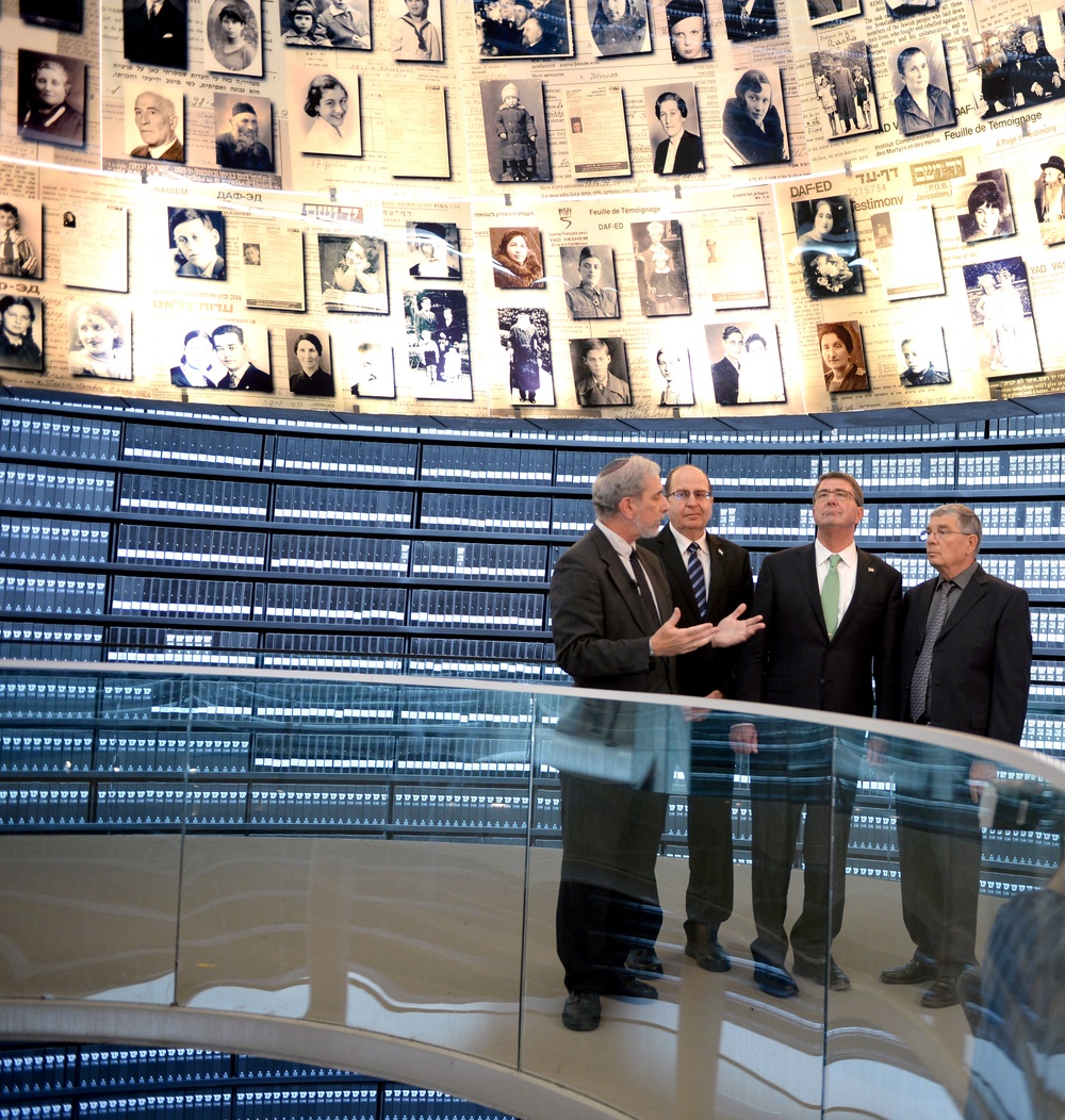 Secretary of defense and Israel's MOD visit Yad Veshem