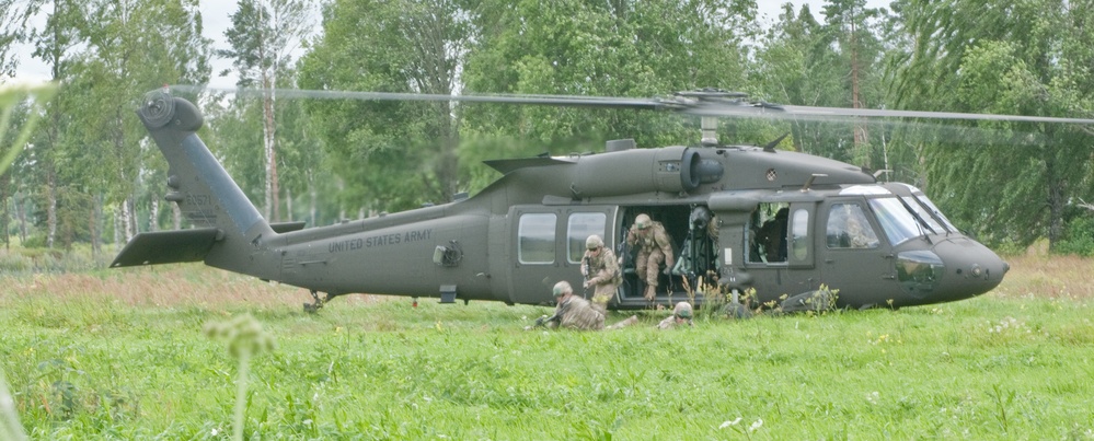 'Destined' Soldiers conduct air assault operations