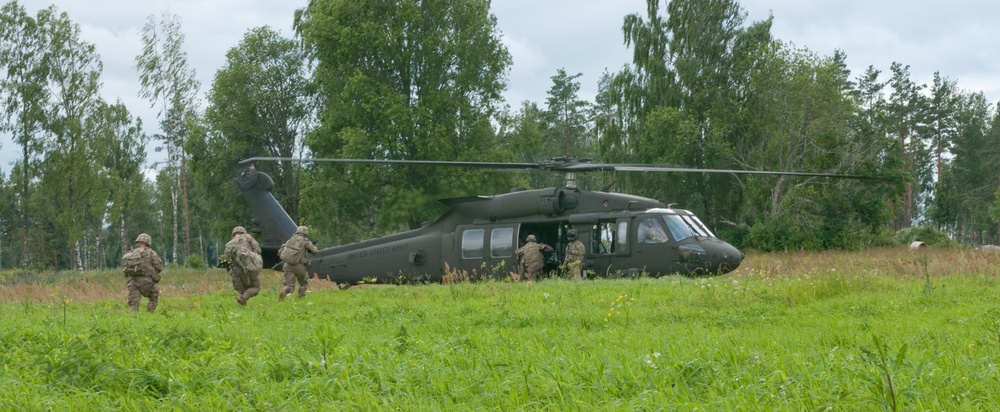 'Destined' Soldiers conduct air assault operations