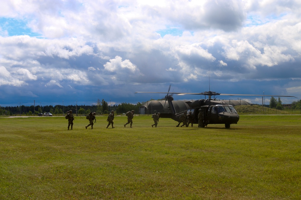 Air assault training in Estonia