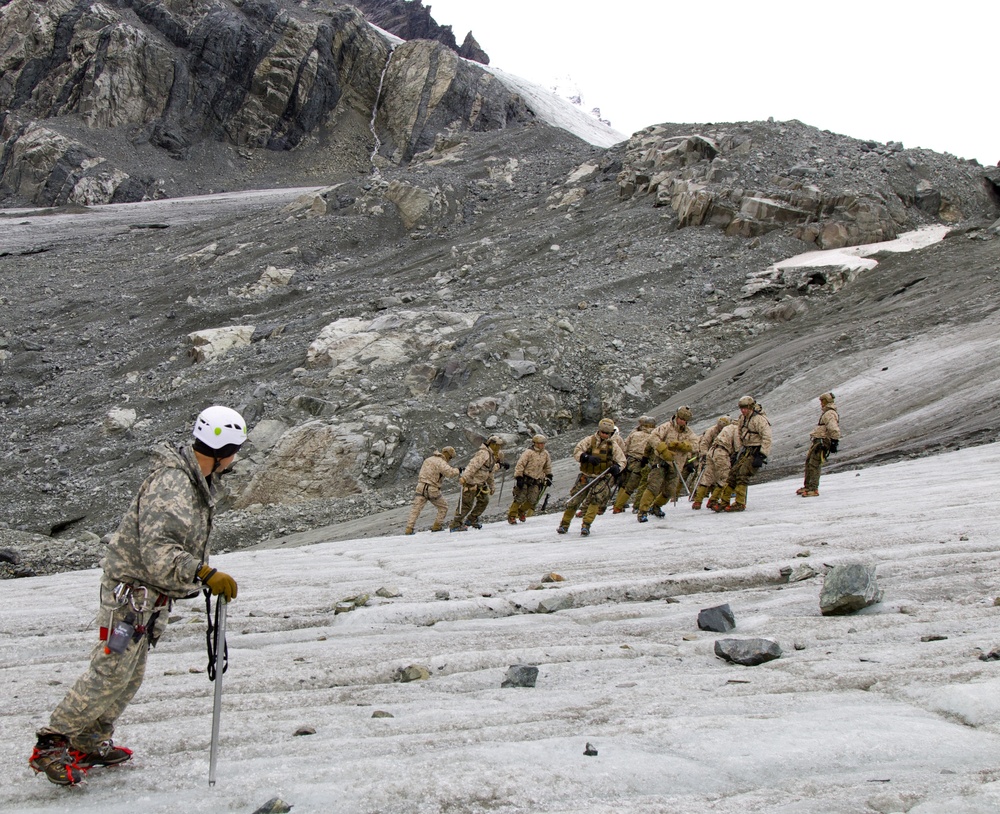Marines sharpen mountaineering skills in Alaska