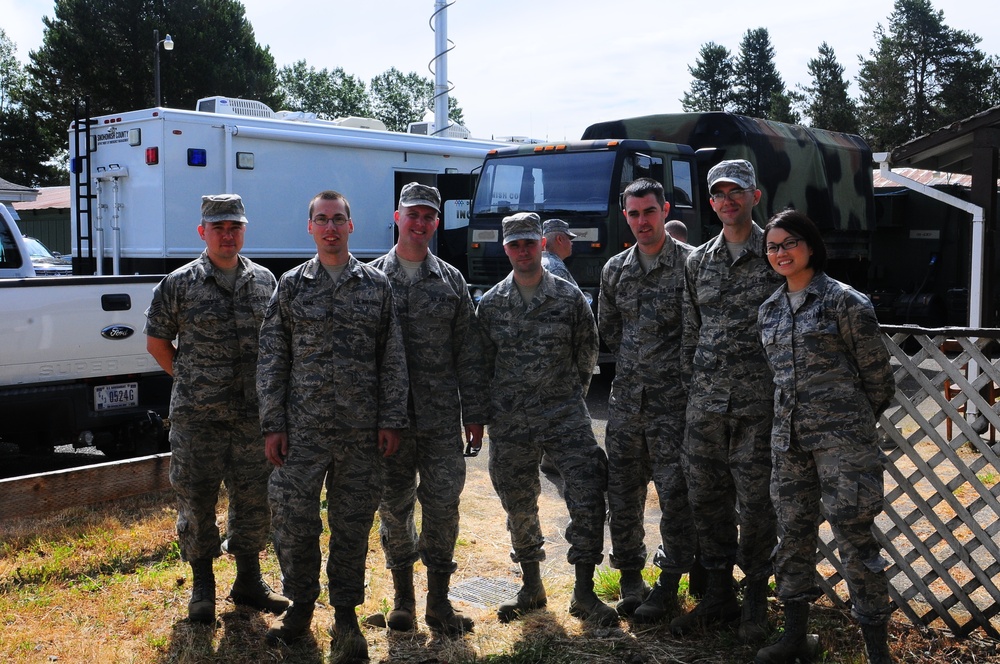 Airmen practice earthquake communications