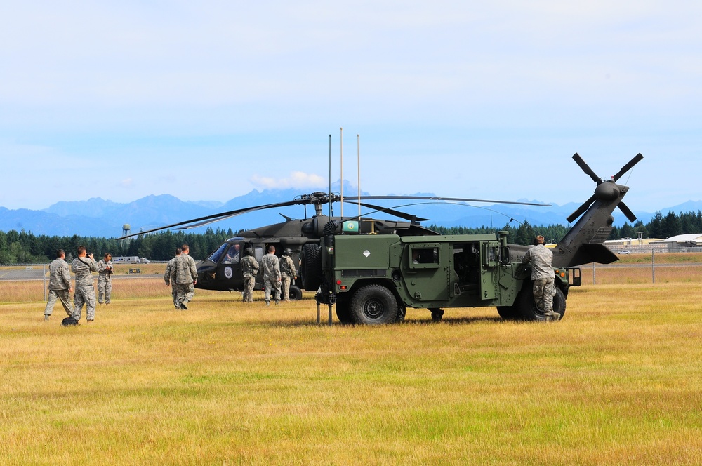 Airmen practice earthquake communications