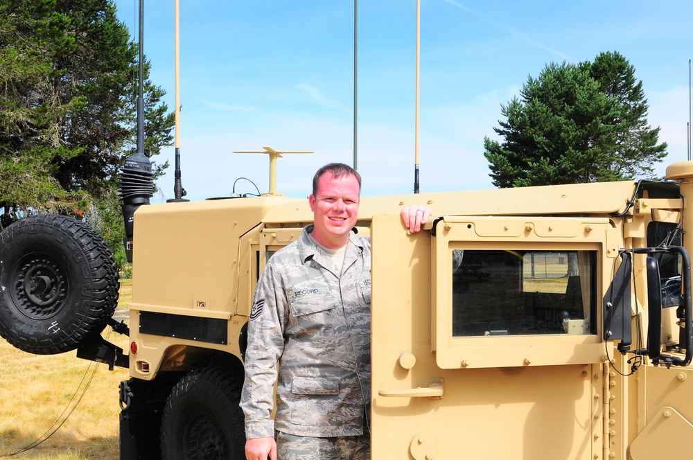 Airmen practice earthquake communications