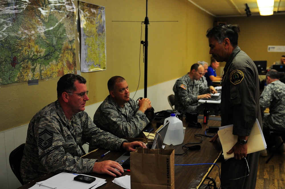 Airmen practice earthquake communications