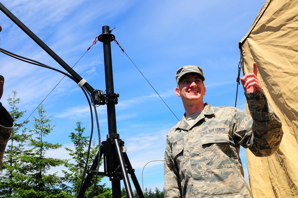 Airmen practice earthquake communications