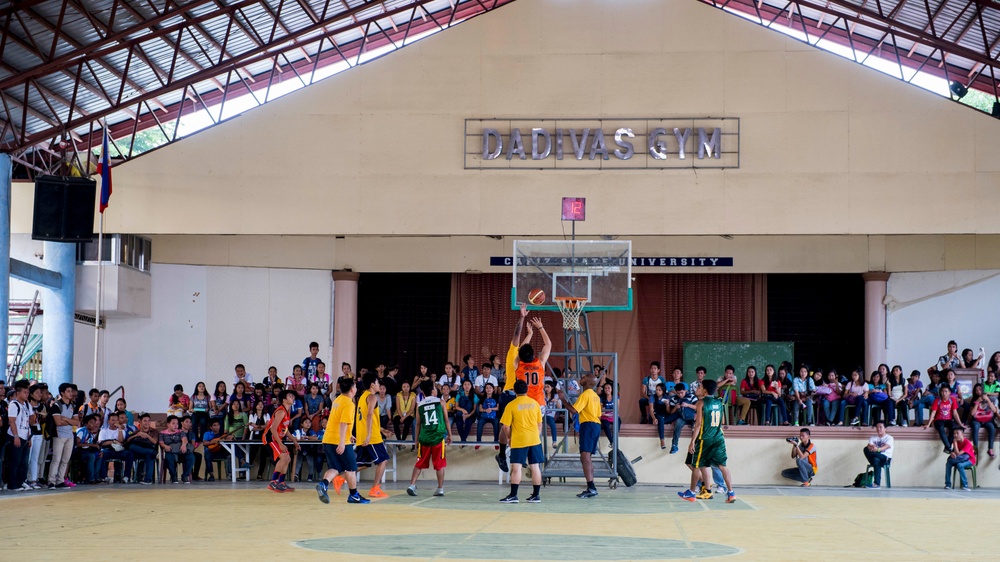 Pacific Partnership 2015 members play basketball with Capiz State University students