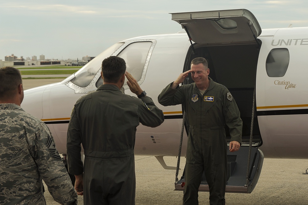 USFJ/5AF commander visits Kadena