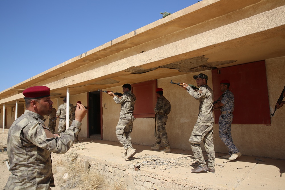 Iraqi security forces teach Anbar tribal fighters to protect their people