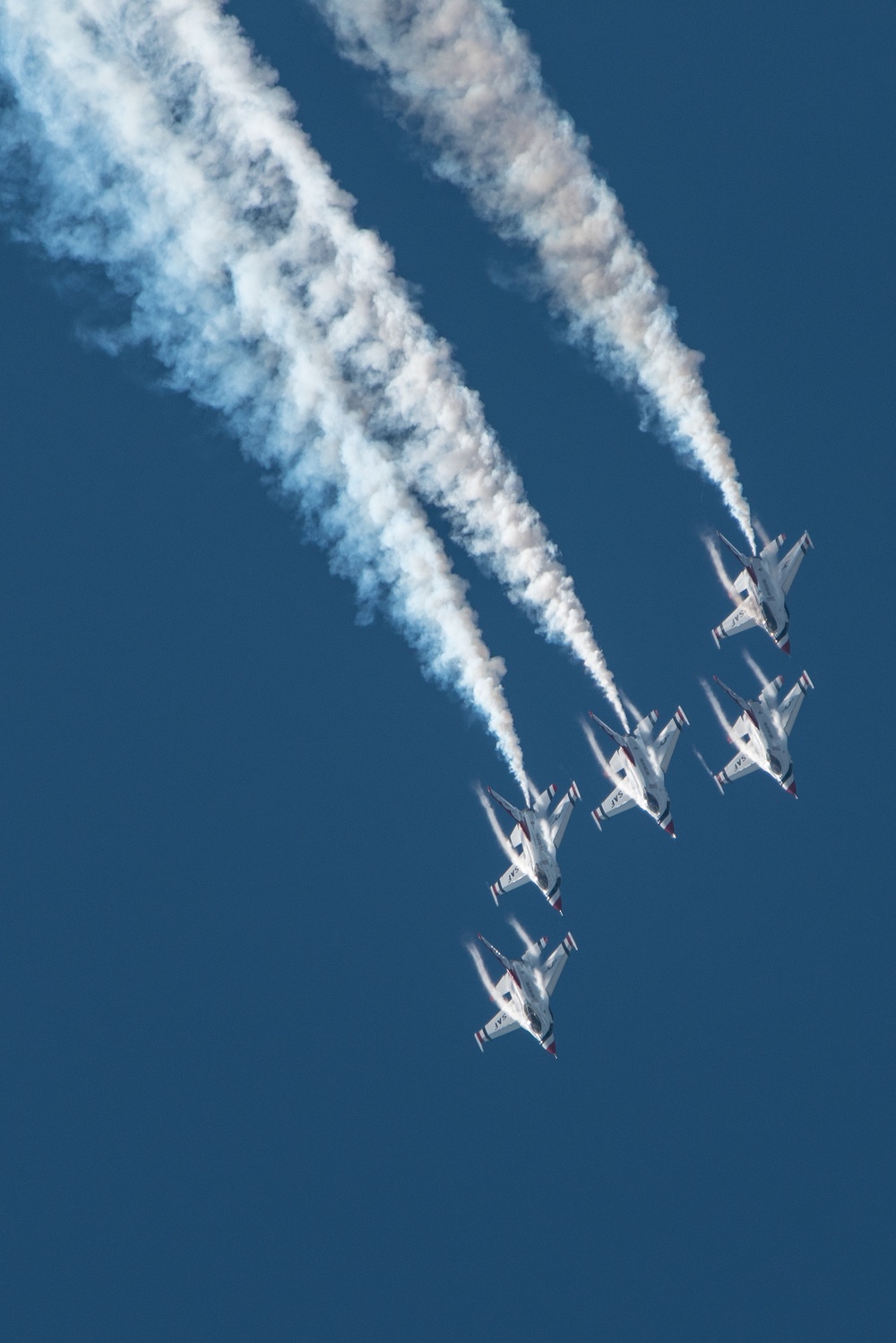 USAF Thunderbirds perform over Cheyenne