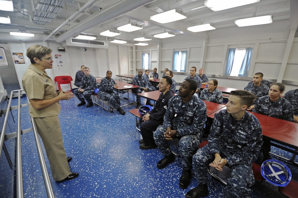Chief of chaplains tours USS San Diego
