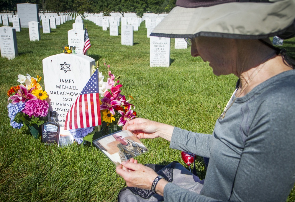 Gold star mother in Arlington National Cemetery