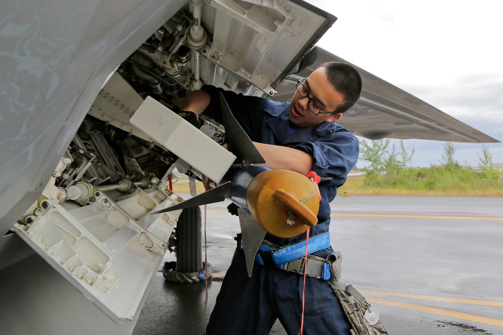 525th Aircraft Maintenance Unit Airmen win quarterly load competition