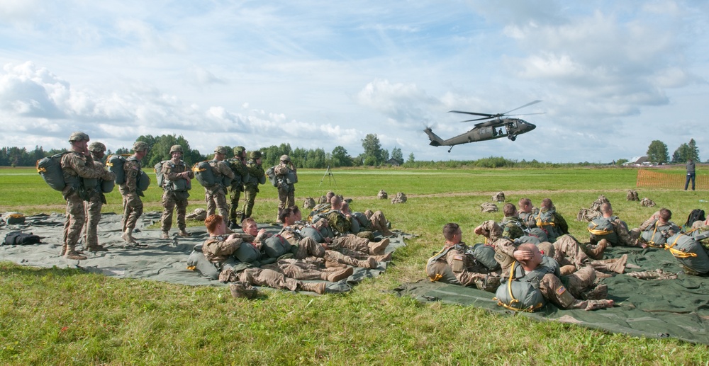Estonian, US forces receive new wings