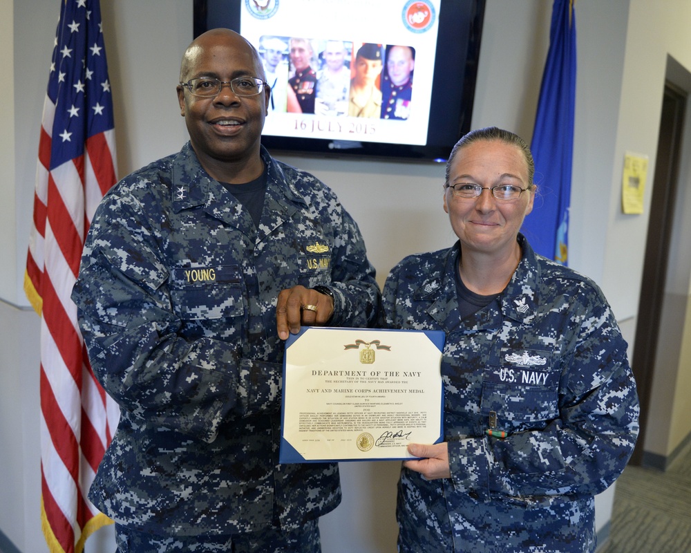 Chattanooga recruiter receives Navy and Marine Corps Achievement Medal