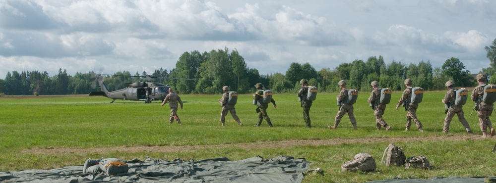 Estonian, US forces receive new jump wings