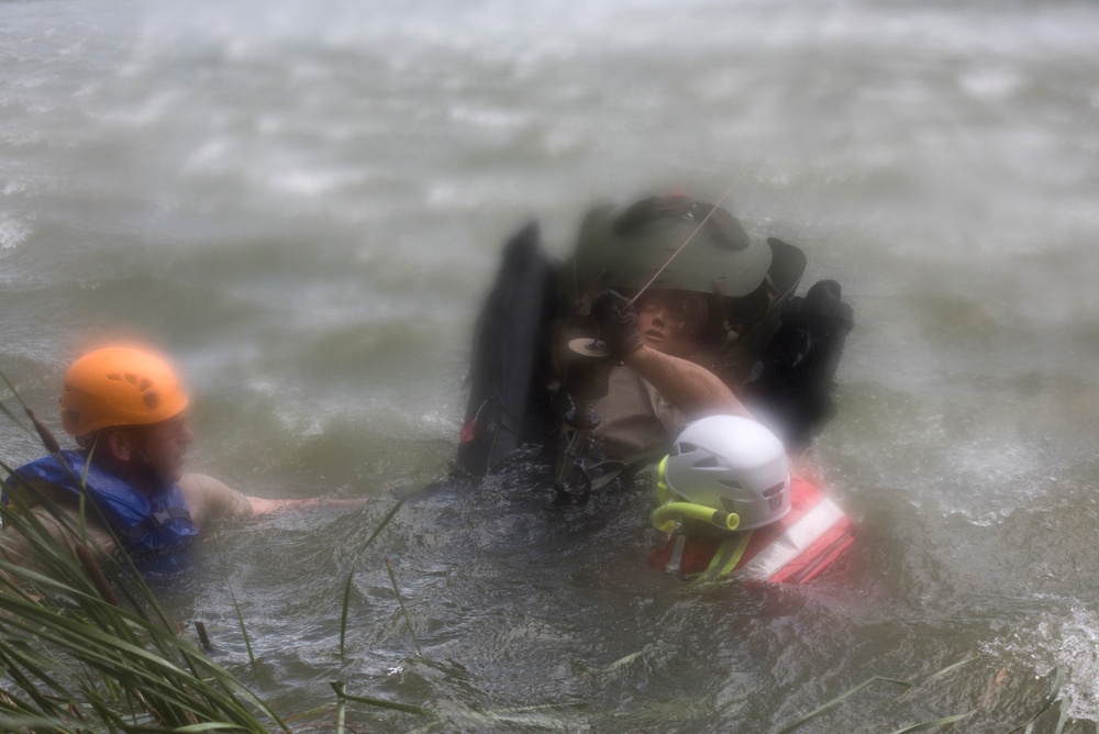Soldiers hoist floating litters