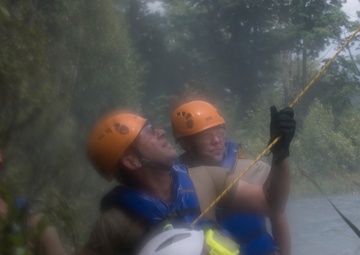 Vermont Soldiers evaluate new medical litters