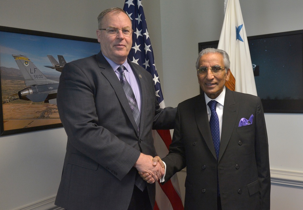 DSD meets with Pakistani minister of state