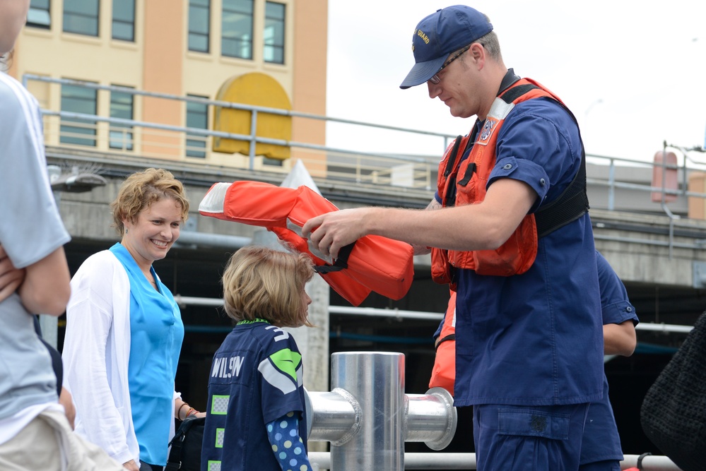 Meeks receive Coast Guard Meritorious Public Service award