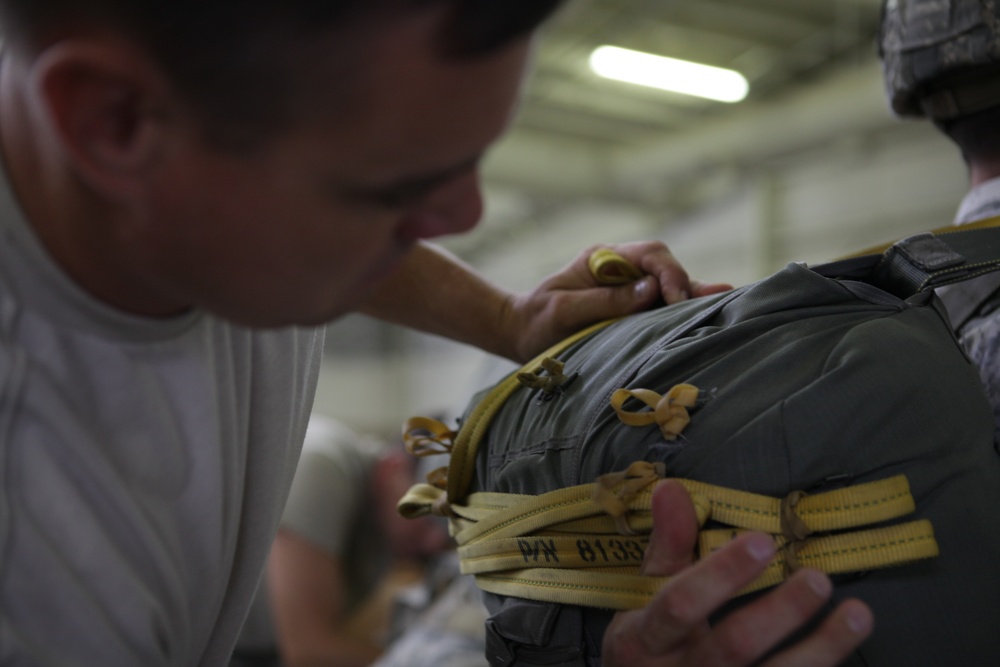 1-82 BCT conducts a mass tactical airborne operations