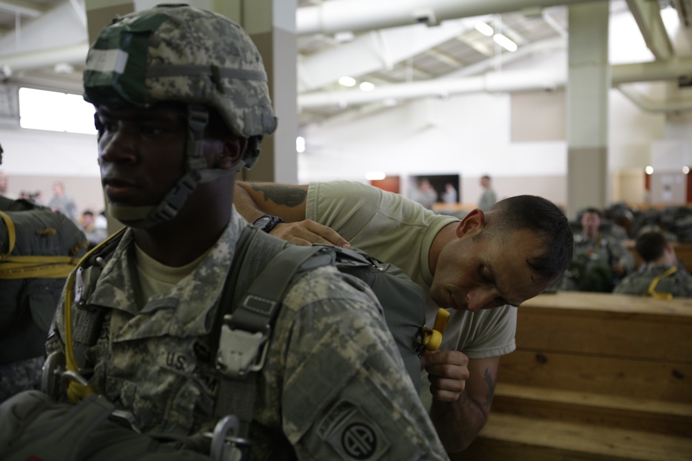 1-82 BCT conducts a mass tactical airborne operations