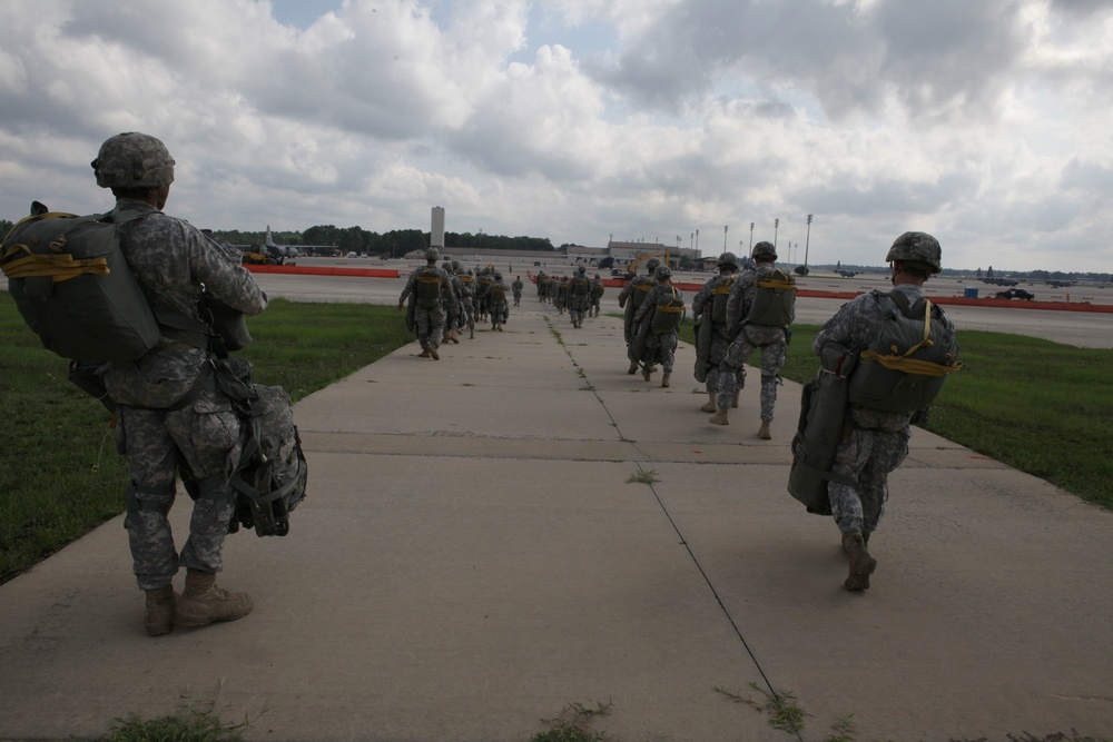 1-82 BCT conducts a mass tactical airborne operations