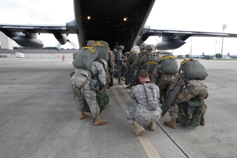 1-82 BCT conducts a mass tactical airborne operations