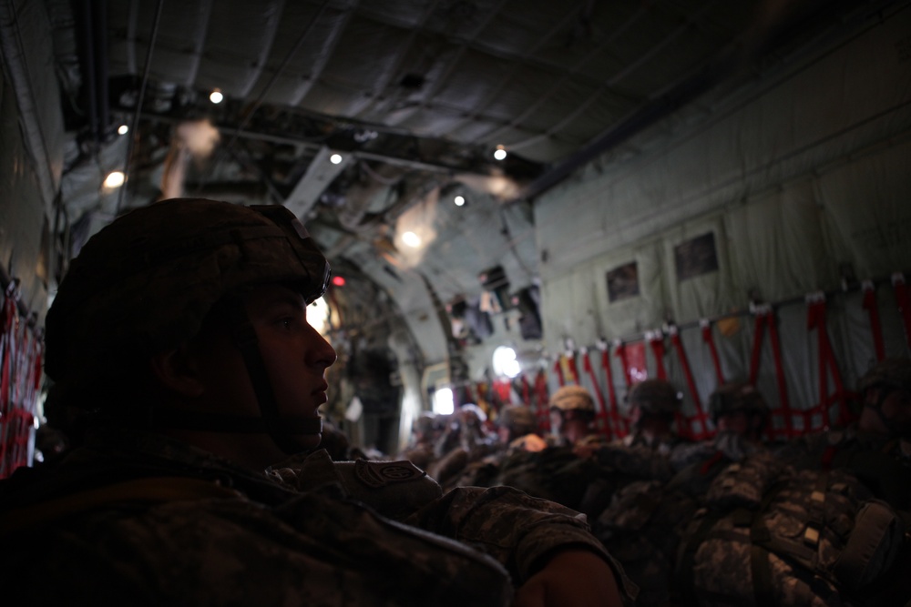 1-82 BCT conducts a mass tactical airborne operations