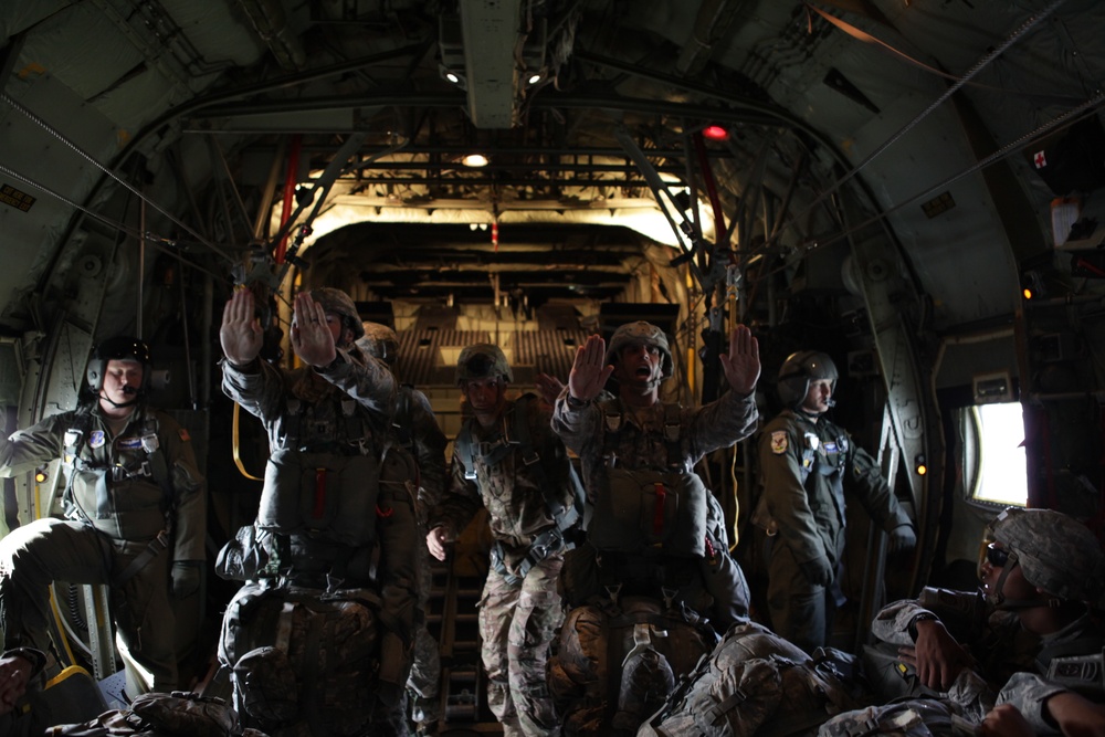 1-82 BCT conducts a mass tactical airborne operations