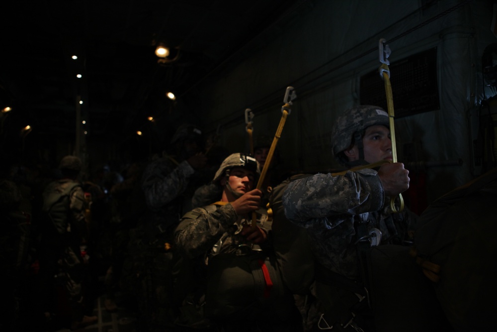 1-82 BCT conducts a mass tactical airborne operations