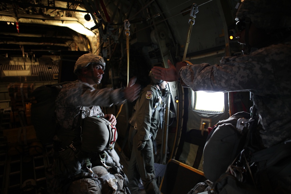 1-82 BCT conducts a mass tactical airborne operations