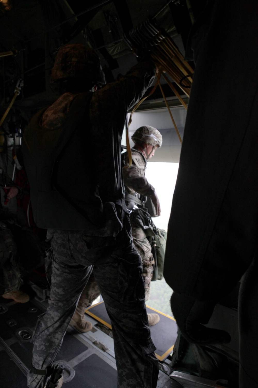 1-82 BCT conducts a mass tactical airborne operations