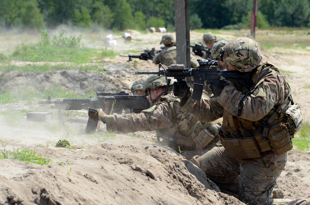 US, Polish soldiers send rounds down range in team live fire exercise