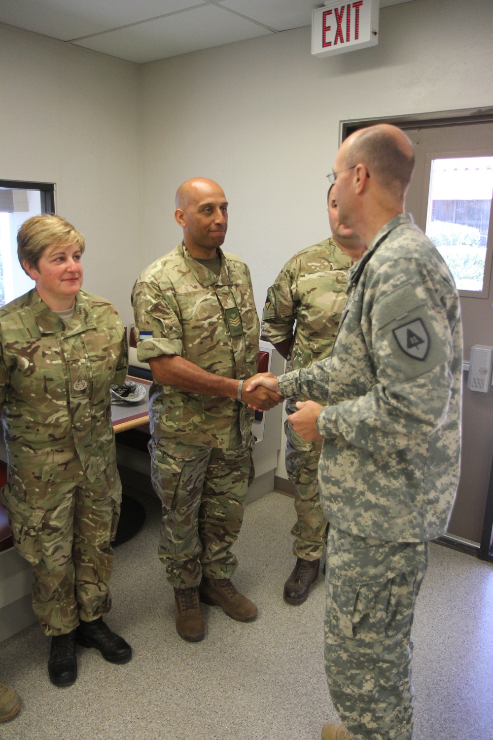 British Army Reserve Soldiers meet Brig. Gen. Gentry July 25, 2015