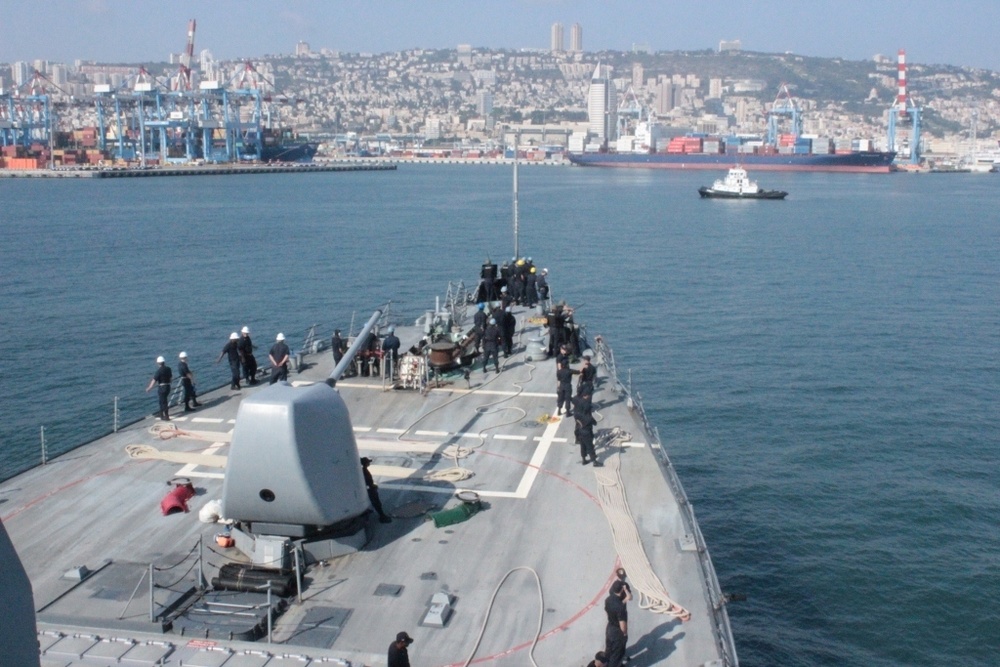 USS Porter pulls into Haifa