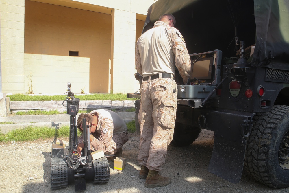 Marines prepare for the worst during EOD exercise