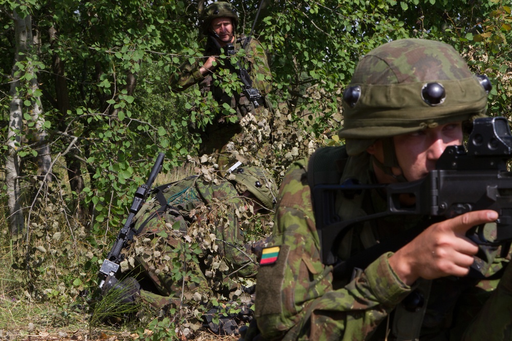 Rapid Trident 2015 training with Ukrainian and Lithuanian soldiers