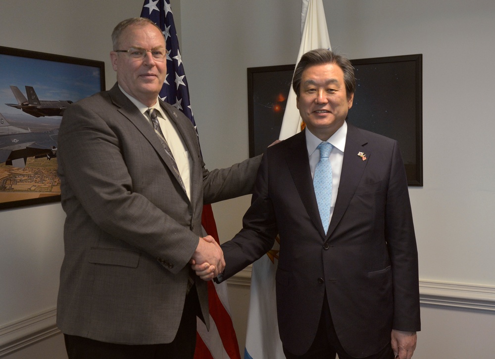DSD meets with Chairman Kim Moo Sung