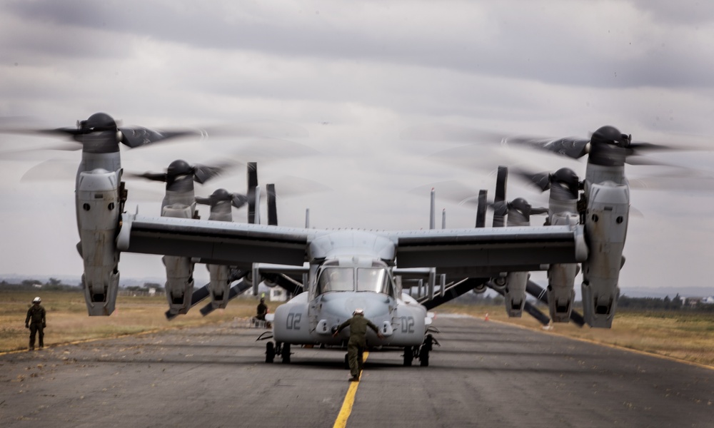 U.S. Marines fly over Nairobi in MV-22s
